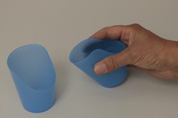 Flexi cup with nose cut-out