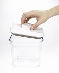 Airtight one-hand foodcontainer