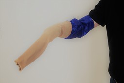 SLIP ARM - For taking on compression stocking on arm
