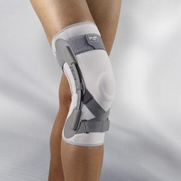 Knæbandage med sideskinner Knæbandage med sideskinner