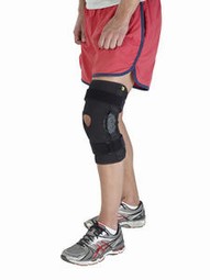 Knæbandage med sideskinner og velcro Knæbandage med sideskinner og velcro