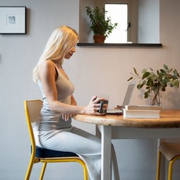 Putnam skråpude med udskæring til halebenet - 36 x 36 x 8 cm