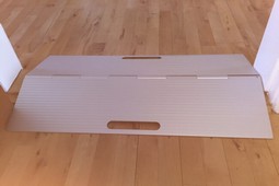 Foldbar dørtrinsrampe med lav vægt - nem at tage med Foldbar dørtrinsrampe med lav vægt - nem at tage med