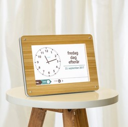 Demenskalender og -ur - Clockaid All med aftaler og alarmer - klik for at se billedet i fuld størrelse - åbner i nyt vindue Demenskalender og -ur - Clockaid All med aftaler og alarmer
