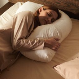 Fossflakes SideSleeper Hovedpude inkl. betræk - klik for at se billedet i fuld størrelse - åbner i nyt vindue Fossflakes SideSleeper Hovedpude inkl. betræk