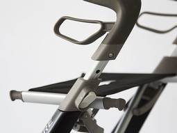 Udendørs Letvægtsrollator Carbon Ultralight fra byAcre