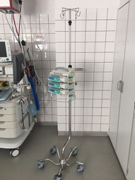 Drop og infusionsstativ XXL One hand m/4 kroge - klik for at se billedet i fuld størrelse - åbner i nyt vindue Drop og infusionsstativ XXL One hand m/4 kroge
