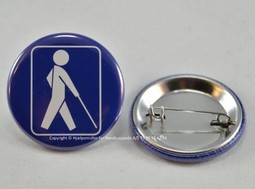 Badge Svagsyn. Hvid mand på blå baggrund Badge Svagsyn. Hvid mand på blå baggrund