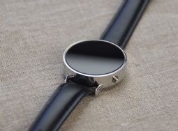 Talende armbåndsur Touch Black - eksempel fra produktgruppen kropsbårne ure som aflæses auditivt Talende armbåndsur Touch Black - eksempel fra produktgruppen kropsbårne ure som aflæses auditivt