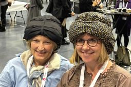 Tyngdehat med kirsebærsten