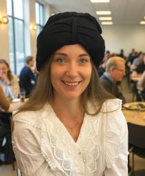 Tyngdehat med PP-kugler sort eller beige farve