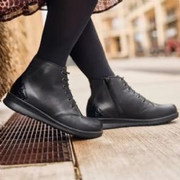 New Feet damestøvle med lynlås og snøre - klik for at se billedet i fuld størrelse - åbner i nyt vindue New Feet damestøvle med lynlås og snøre