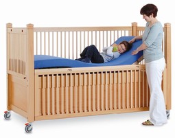 Timmy 2 care cot natural