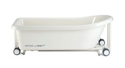 R82 Orca bathtub