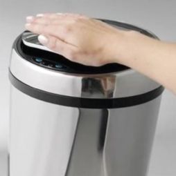 Touchless waste bin