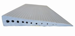 Threshold ramp in aluminium. Can be situated or movable.