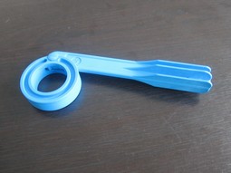 Screw cap opens to soda bottles Screw cap opens to soda bottles