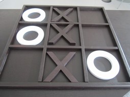 Noughts and crosses game