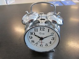 Alarm clock with luminous hands