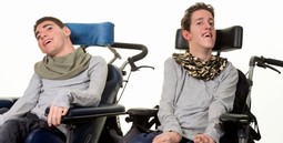 Droolingscharfs for young people