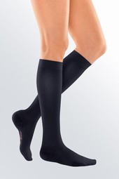 Travel / fly - stockings for women - black - short - example from the product group anti-oedema stockings for legs Travel / fly - stockings for women - black - short - example from the product group anti-oedema stockings for legs