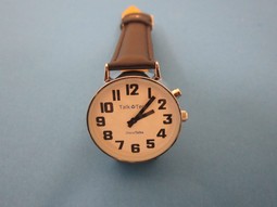 Watch with 6 different languages Watch with 6 different languages