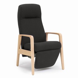 7031SVF seniorchiar with footrest