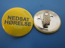 Yellow badge with neadel text:Impaired hearing