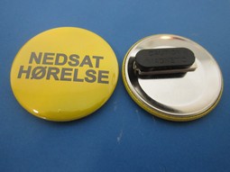 Yellow badge with neadel text:Impaired hearing