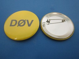 Yellow badge with neadel and text: Deaf