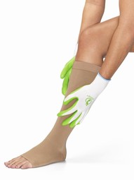 STEVE Gloves - Latex Free - help with compression stockings - example from the product group applying gloves STEVE Gloves - Latex Free - help with compression stockings - example from the product group applying gloves