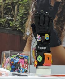 BrightSign Glove