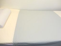 Comfor Incontinence sheet in light grey with PUR surface, 140 x 100 cm - example from the product group washable hygienic underlays for beds Comfor Incontinence sheet in light grey with PUR surface, 140 x 100 cm - example from the product group washable hygienic underlays for beds