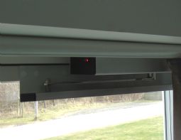 Automatic door opener for swing door