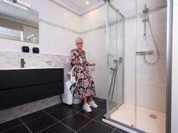Easylet toiletlift - click to see picture in full size - opens new window Easylet toiletlift
