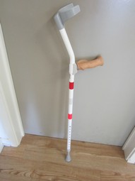 Support cane with wooden ergo grip and elbow support, right hand Support cane with wooden ergo grip and elbow support, right hand