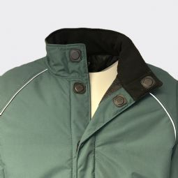 Jakke med magnetlukning